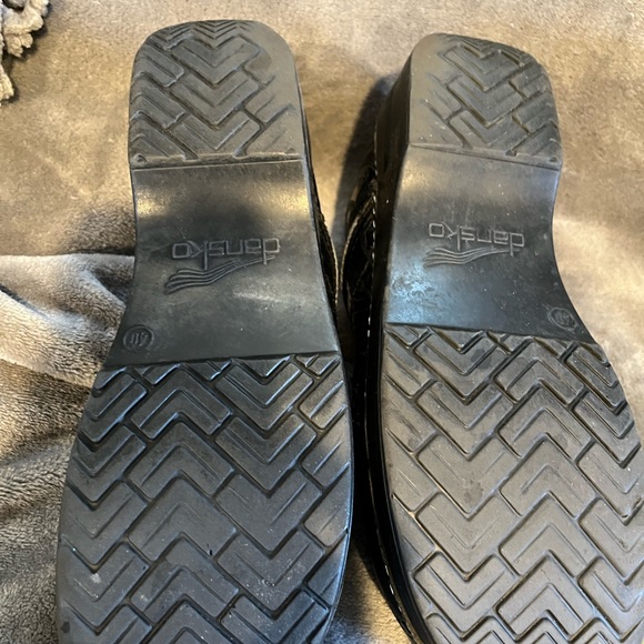 Dansko Professionals - tooled black leather - Picture 2 of 5